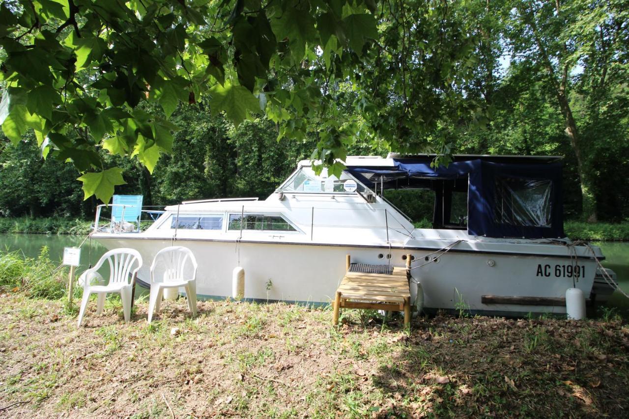 Nuit A Quai Sur Notre Vedette! Botel