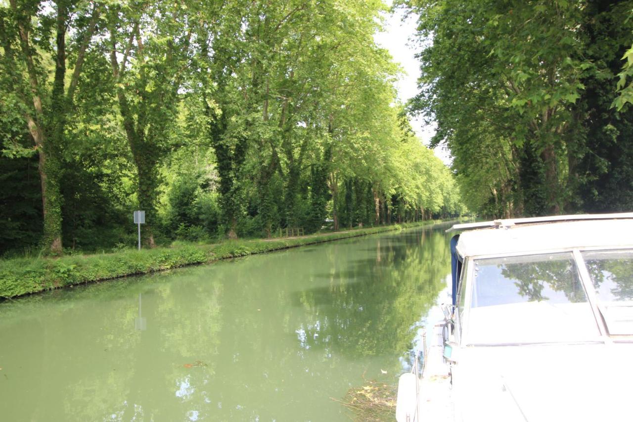Nuit A Quai Sur Notre Vedette! Meilhan-sur-Garonne